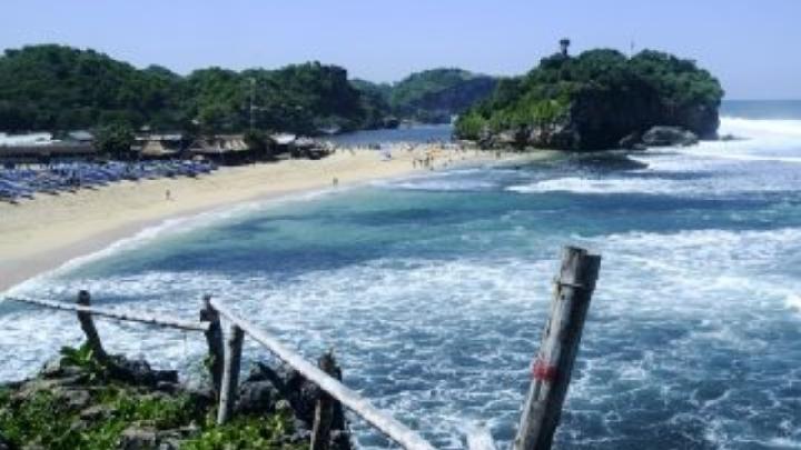 Libur Nataru ke Mana? Deretan Rekomendasi 9 Wisata Pantai di Banyuwangi